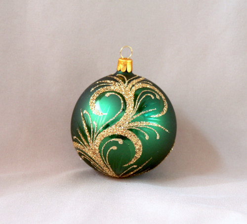 Ornament zlatý na zelené